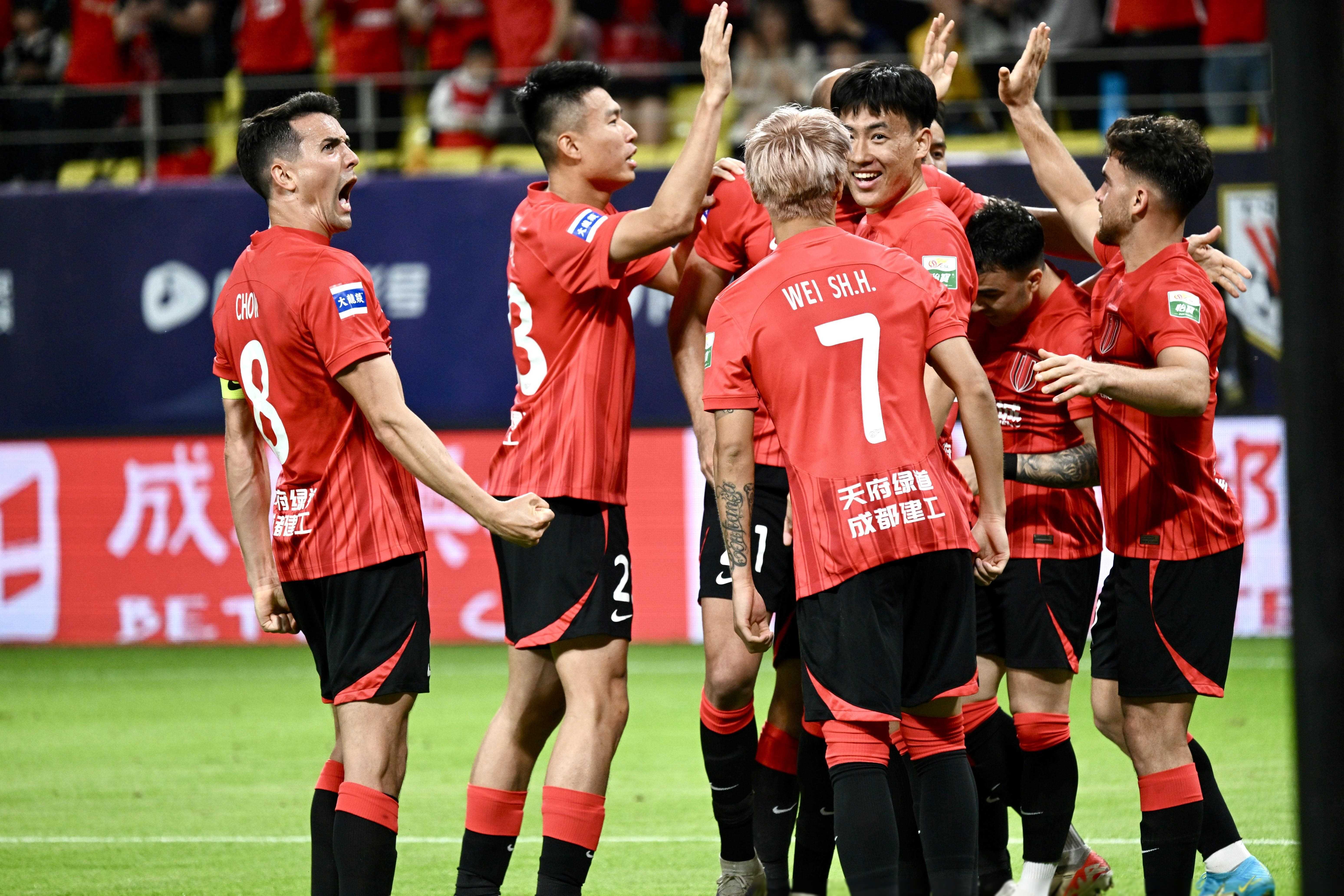 大发娱乐登录入口-顶级球队展现实力，赢得球迷热烈掌声(顶级足球运动员都有志为顶级球队效力翻译)